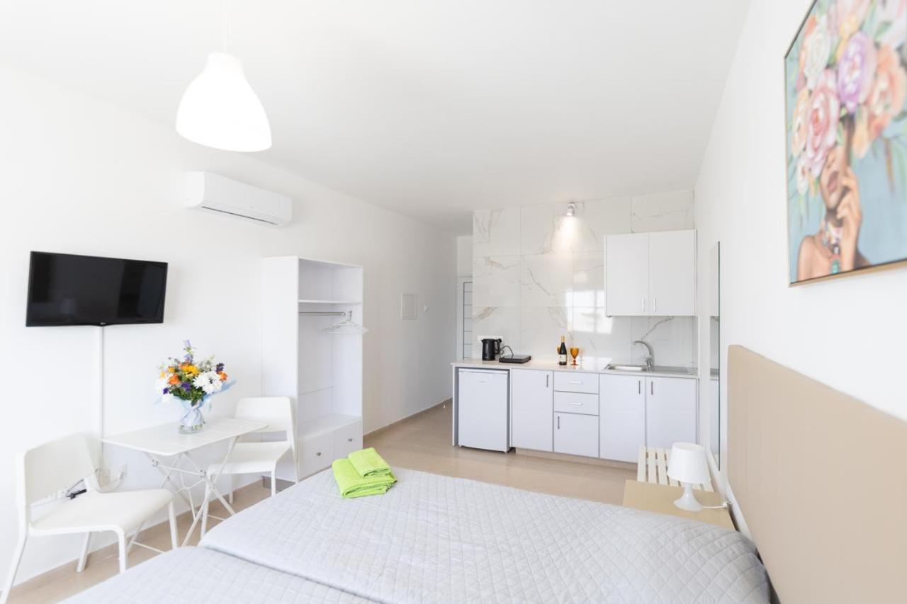 Christothea Apartments 아이아 나파 외부 사진